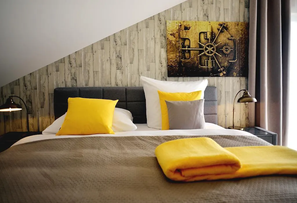 R&J Hotel-1