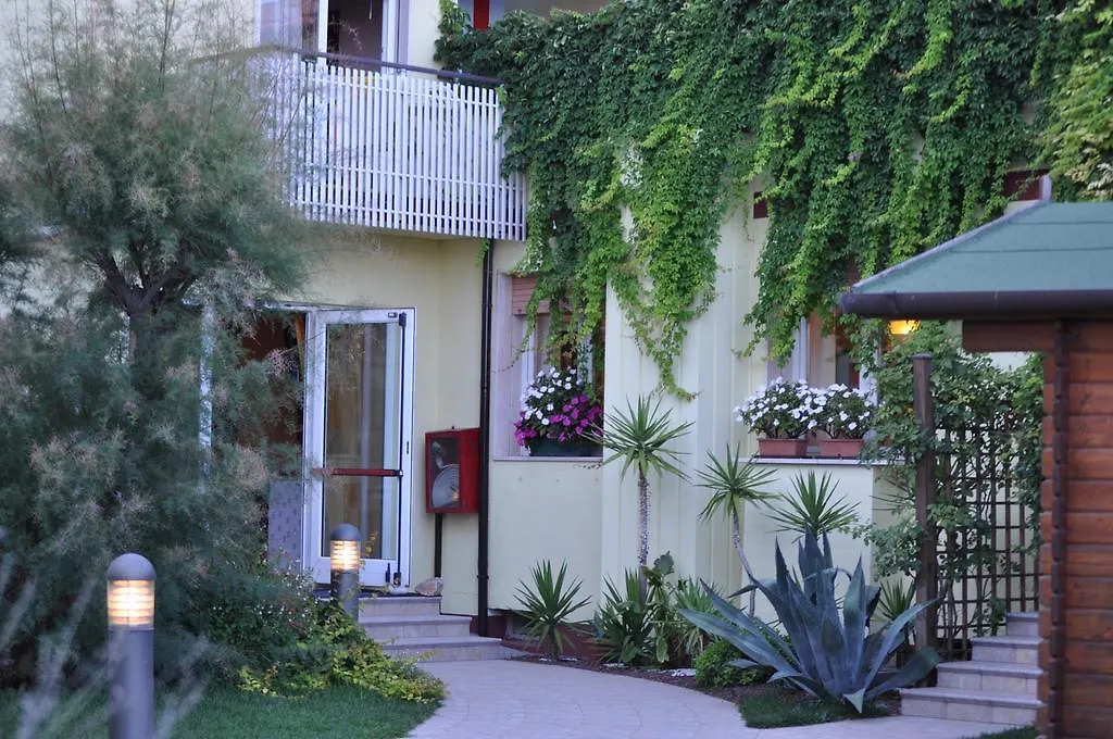 Hotel Righetto Fronte Mare-1