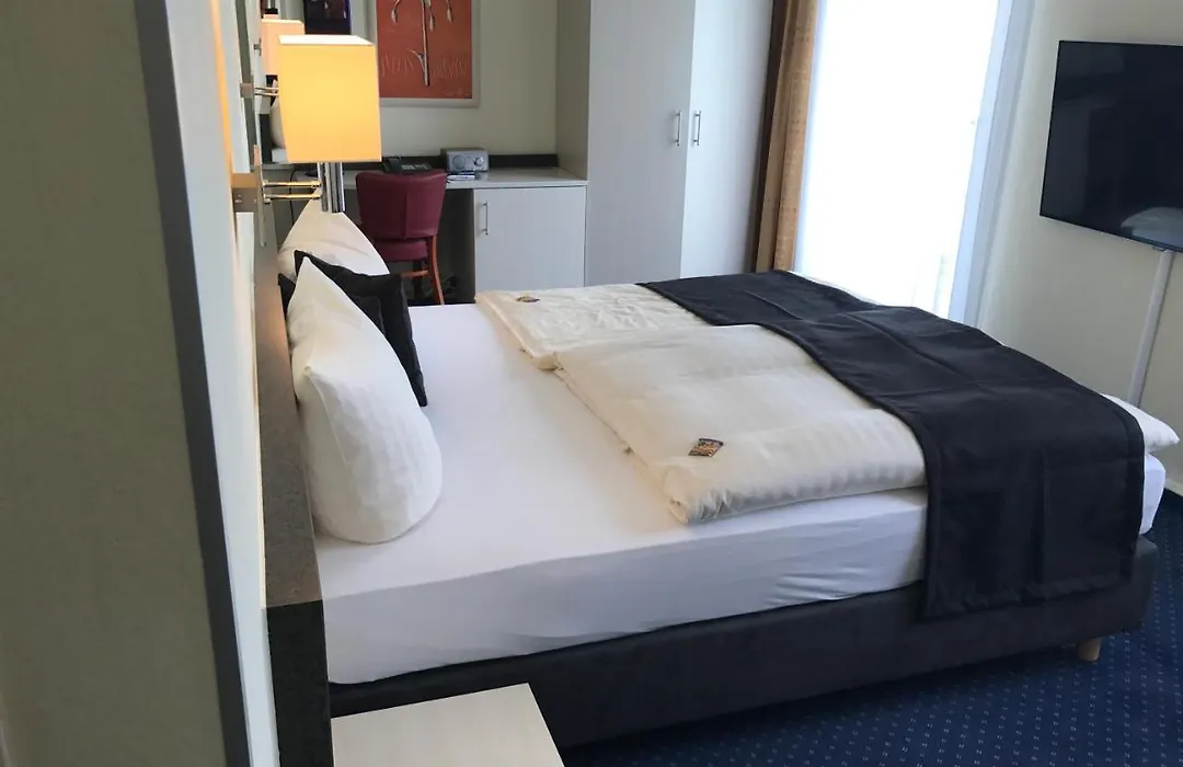 Parkhotel Neubrandenburg-1