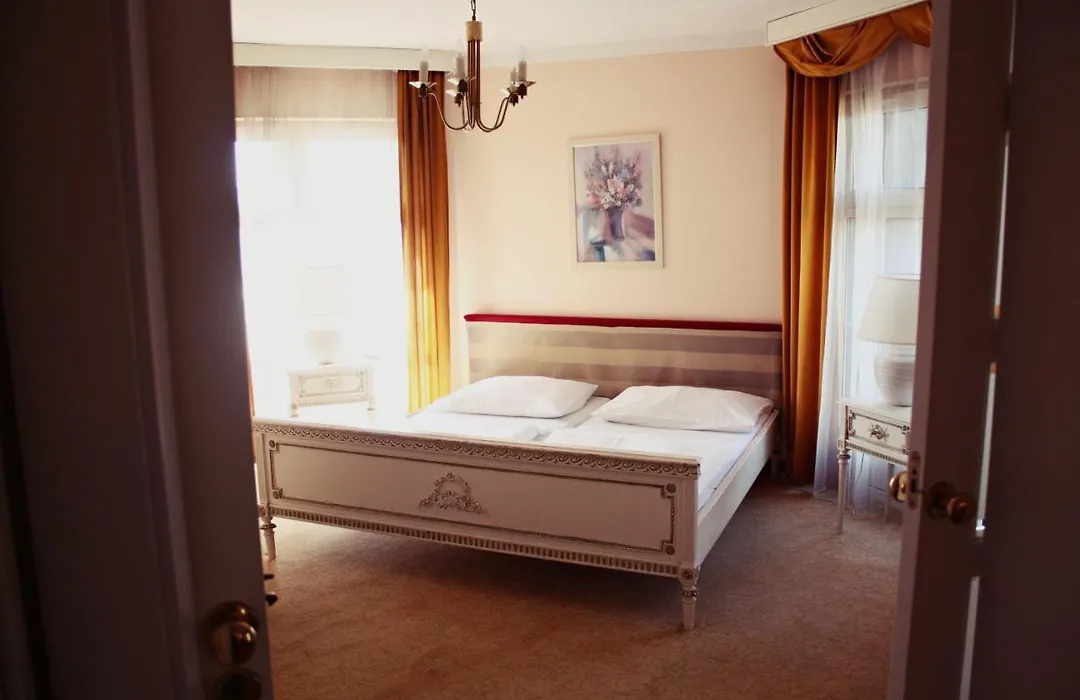 Hotel Monica-1