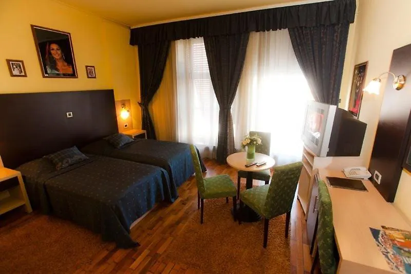 The Movie Hotel-1