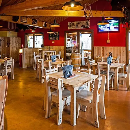 Roadcamp - American Motel & Sportsbar-3