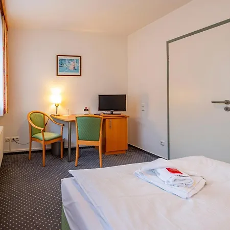 Hotel Rostock West im Kritzmow Park-3