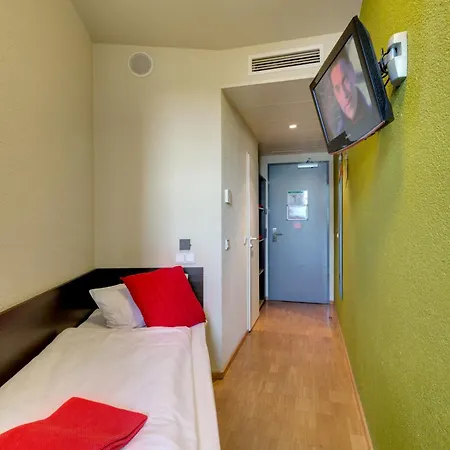 MEININGER Hotel Berlin Hauptbahnhof-3