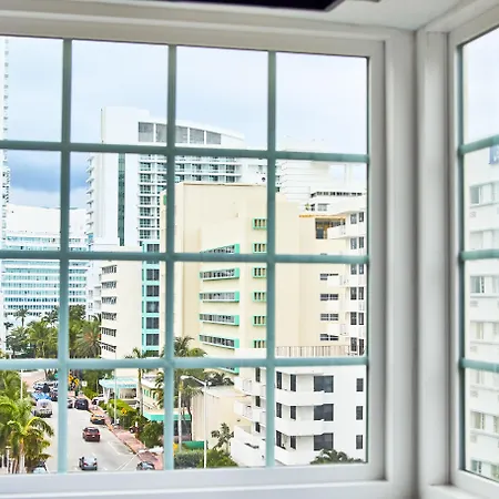 Modern Studio In Miami Beach-2