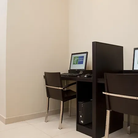 Holiday Inn Express Dubai, Jumeirah By Ihg-3