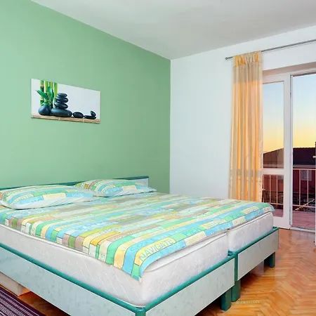 Apartments And Rooms With Parking Space Makarska - 18028-3