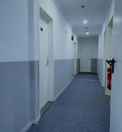 Tyros Hotel und Gästehaus am Weidendamm-2