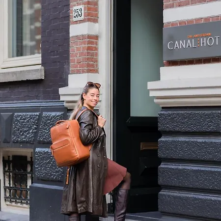 Amsterdam Canal Hotel-2