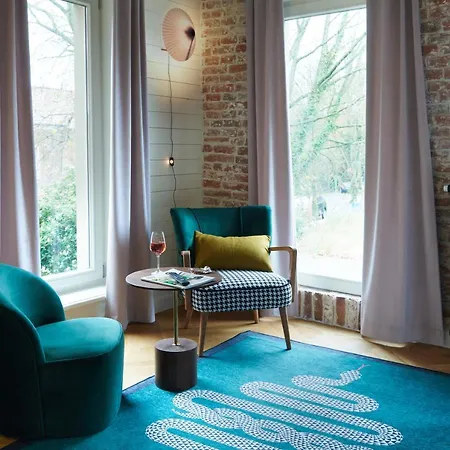 Five Rooms-2
