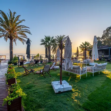 Moyo Luxury Hotel & Beach-3