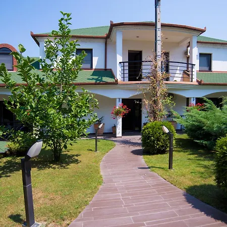 Guest House Panorama Aqualux With Free Parking-2