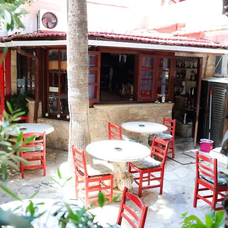 Kiniras Traditional Hotel & Restaurant-3