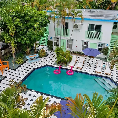 Las Olas Guest House-2