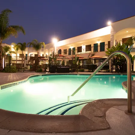 Oxford Suites Pismo Beach-3