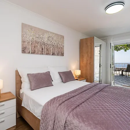 Apartments And Room Lora-3