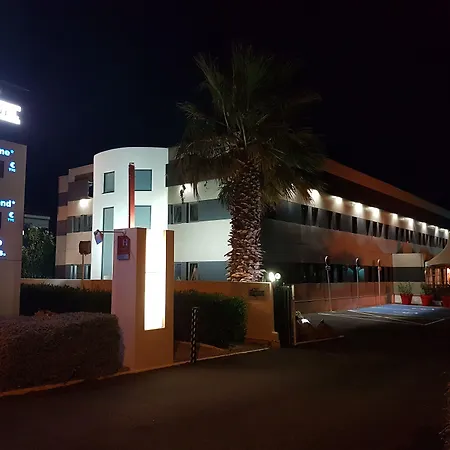 Brit Hotel Porte D'Espagne-2