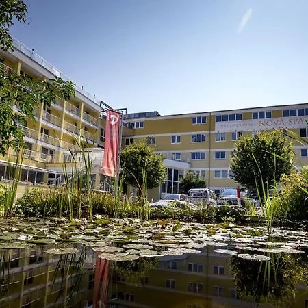 NOVAPARK Flugzeughotel Graz-2