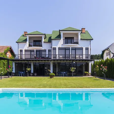 Guest House Panorama Aqualux With Free Parking-3