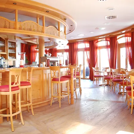 Hotel & Restaurant Post-3