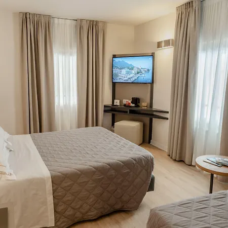 Hotel Du Lac Gardone Riviera-3