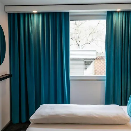 Motel One Berlin Mitte-3