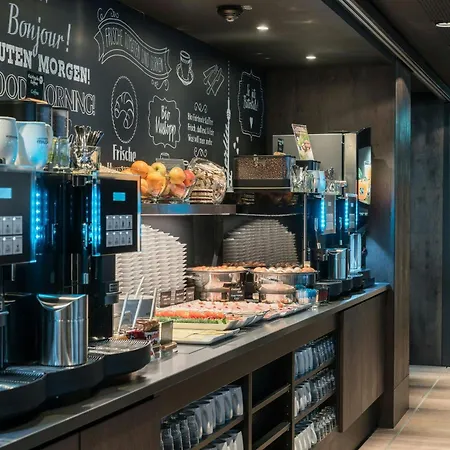 Motel One Berlin-Alexanderplatz-2