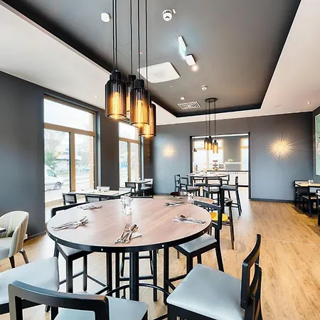 Premier Inn Wiesbaden City Centre-2