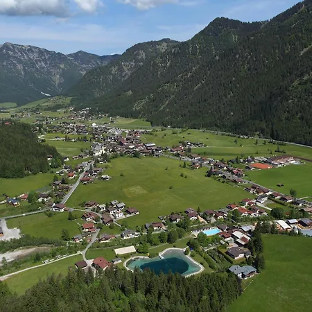 Hotel Tiroler Adler - Bed And Breakfast-2