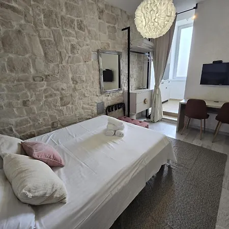 Studio Apartments - Pula City Center-3