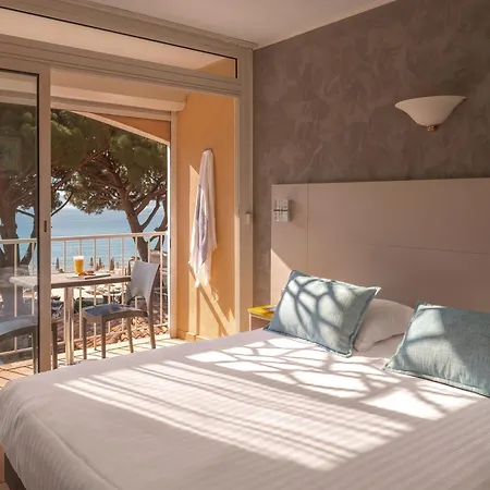 Hotel De La Plage-2