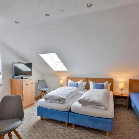 Hotel Hecht Garni-3