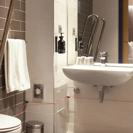 Holiday Inn Express & Suites Lisbon - Principe Real By Ihg-2