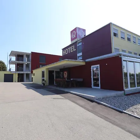 Iq-Hotel-2