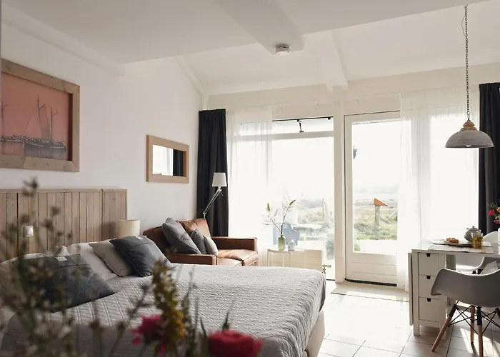 Modern Suites Near Beach