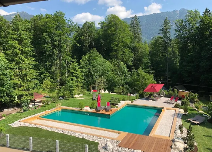 Romantisches Hotel: Bayern Resort Hotel - Adults only - mit Zugspitzblick - Eibsee-Nähe - Wellnessbereich - Naturpool im Sommer