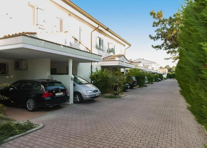 Ferienvermietung: Terraced House Bibione Near Sandy Beach