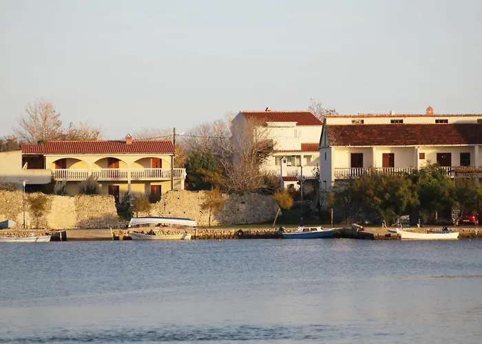 Apartments And Rooms With Parking Space Nin, Zadar - 5805