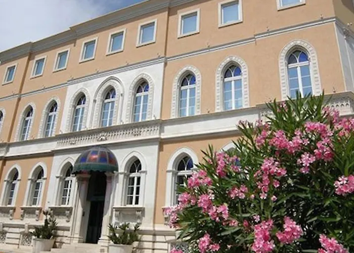 Hotel nahe College: Grand Hotel Ortigia
