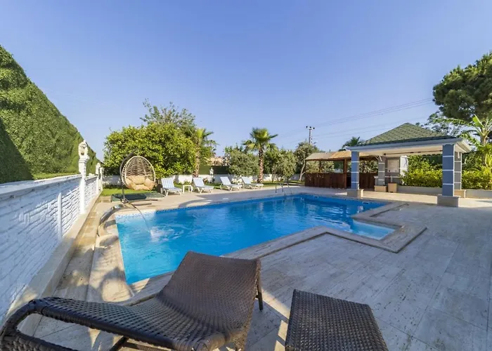 Marvelous Villa With Private Pool In Muratpasa