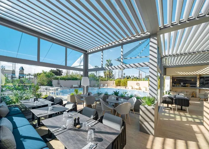 Hotel mit Pool: Radisson Hotel Nice Airport