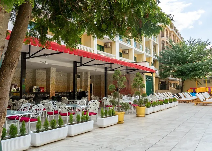 Hotel nahe College: Planeta Hotel & Aquapark Free Beach Access