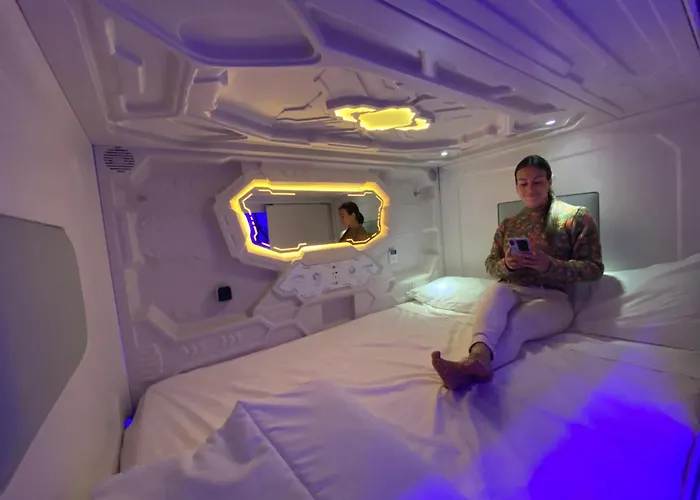 CAPSULE INN VALENCIA