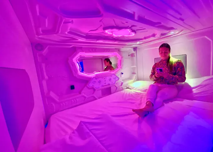 CAPSULE INN VALENCIA