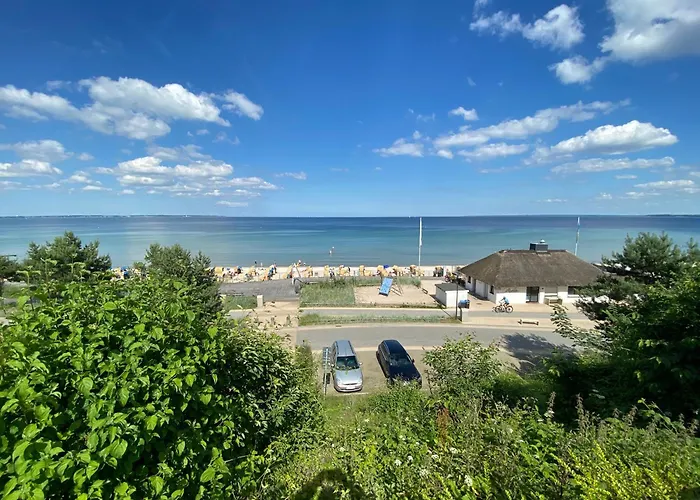Mit Panorama-Meerblick Und Direkter Strandlage In