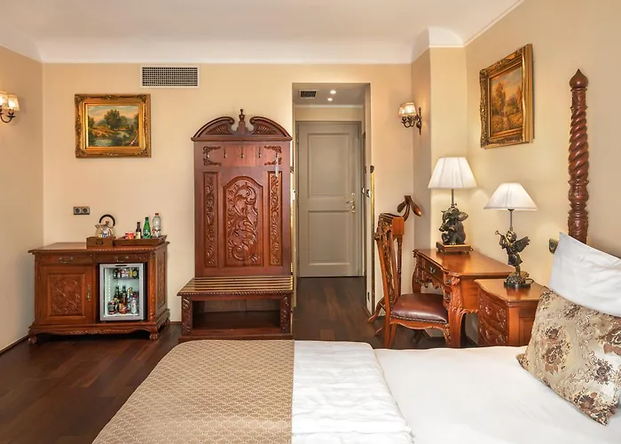 Iron Gate & Suites ue By Bhg