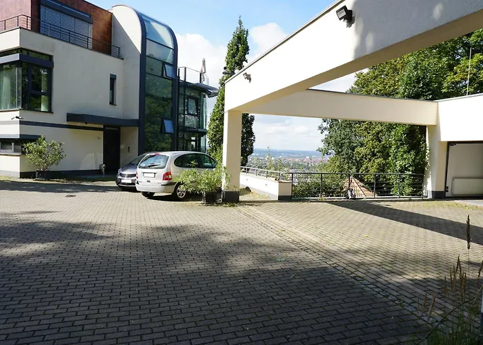 Hotel nahe College: Villa via Lapis - Panoramablick über Dresden - Garten - Pool - Sauna - Luxus