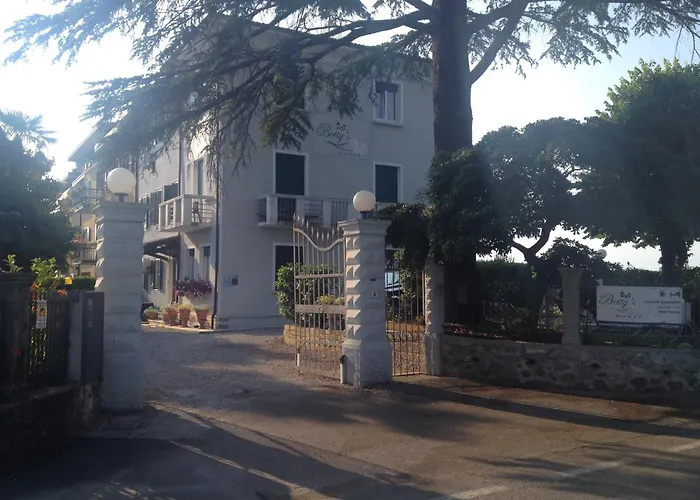 Betty'S House
