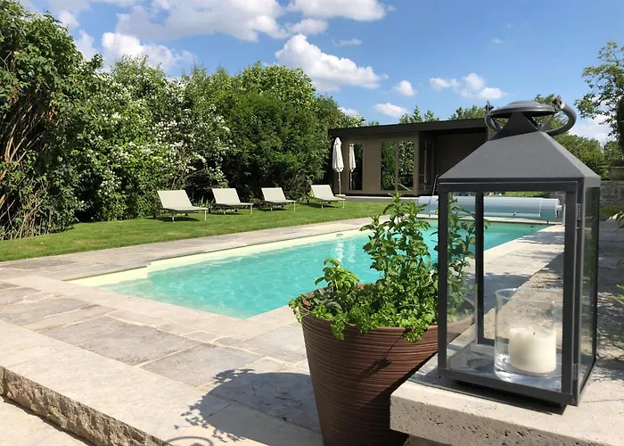 Exklusives In Top Lage Mit Pool