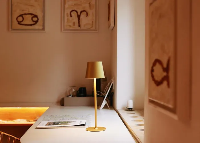  18Arts - Living In A Gallery!